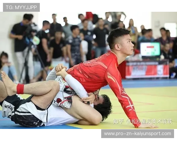 UFC柔术技术连接训练揭秘:打造无敌地面控制力的终极秘籍 UFC柔术技术连接训练揭秘:打造无敌地面控制力的终极秘籍